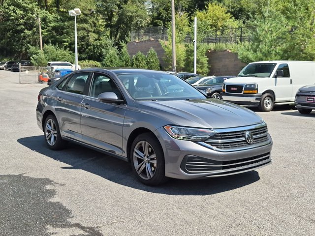 Used 2024 Volkswagen Jetta SE FWD image 3
