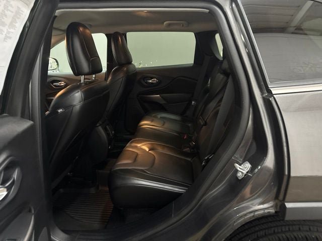 Used 2021 Jeep Cherokee Latitude Lux FWD image 18