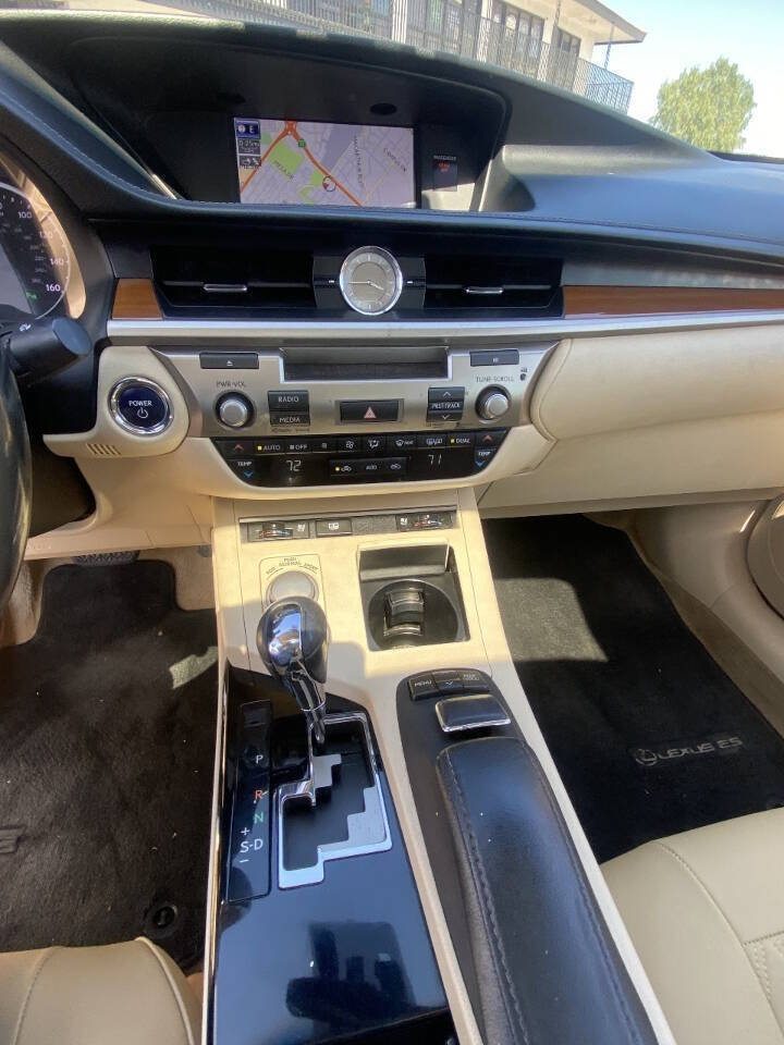 Used 2013 Lexus ES 300h w/ Luxury Pkg FWD image 12