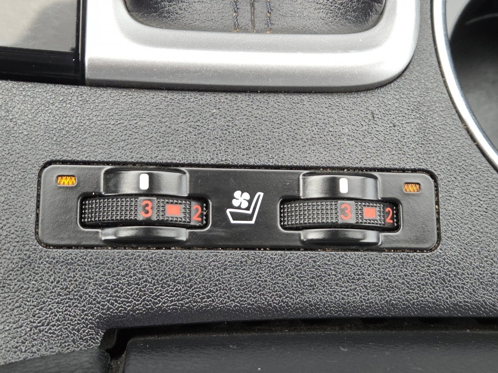 Used 2019 Toyota Highlander Limited image 9