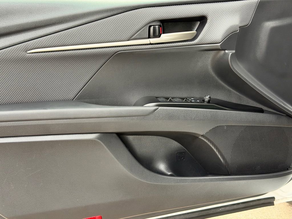 Used 2025 Toyota Camry SE image 24