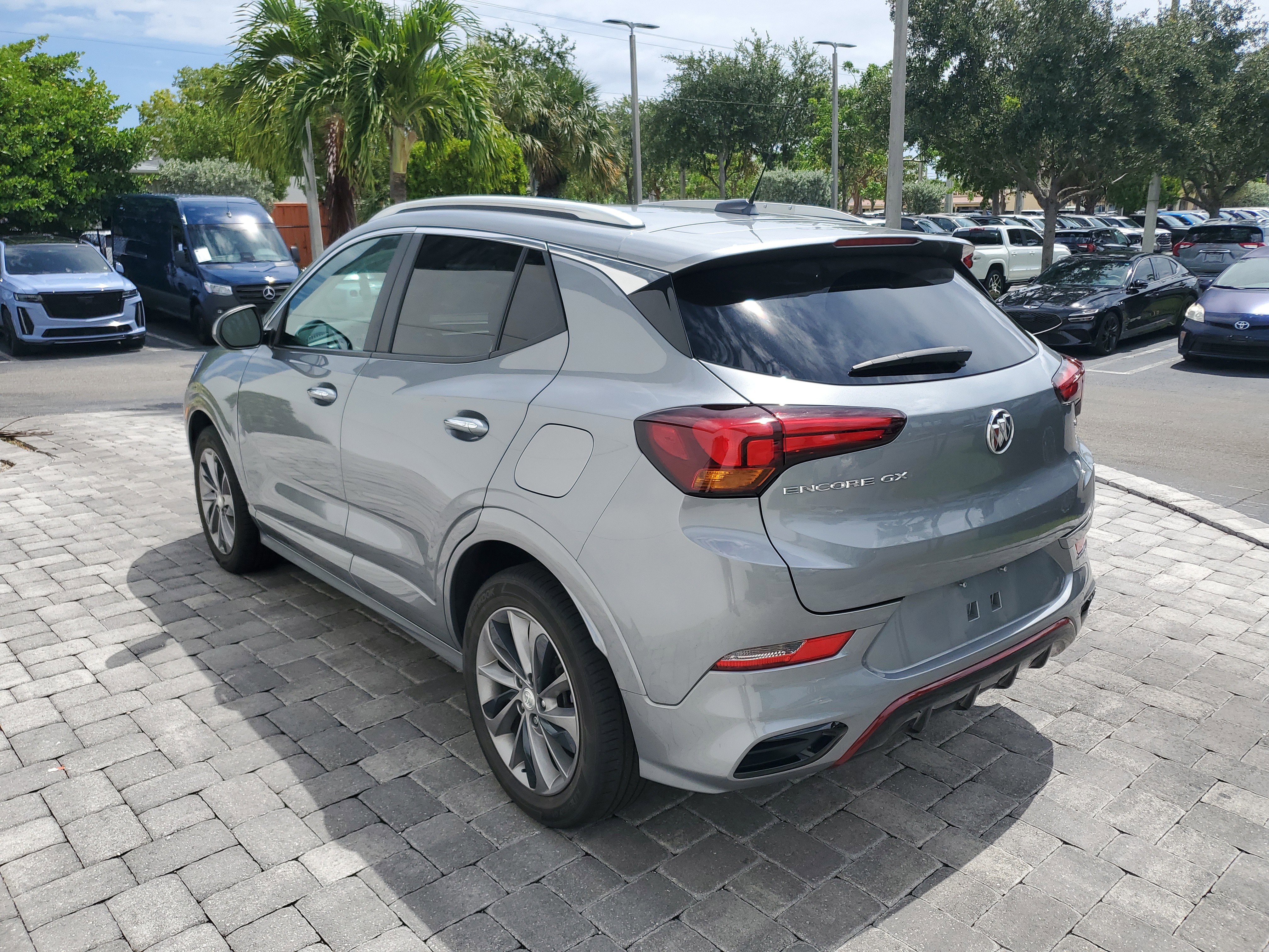 Used 2023 Buick Encore GX Select w/ Sport Touring Package FWD image 4