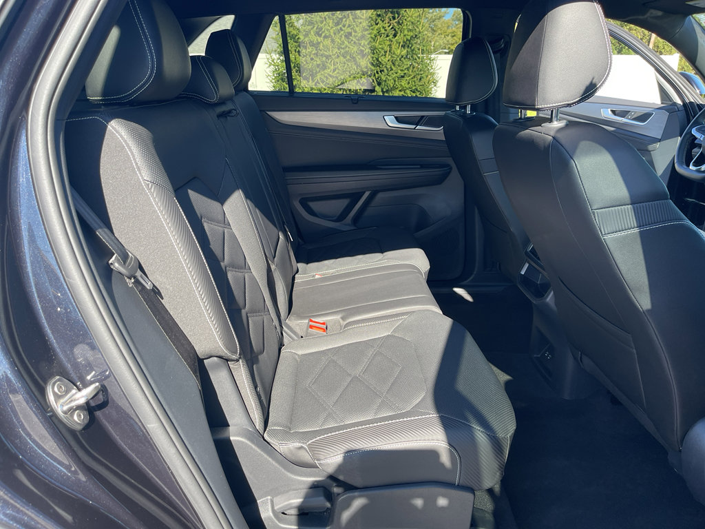Used 2025 Volkswagen Atlas Cross Sport SE image 30