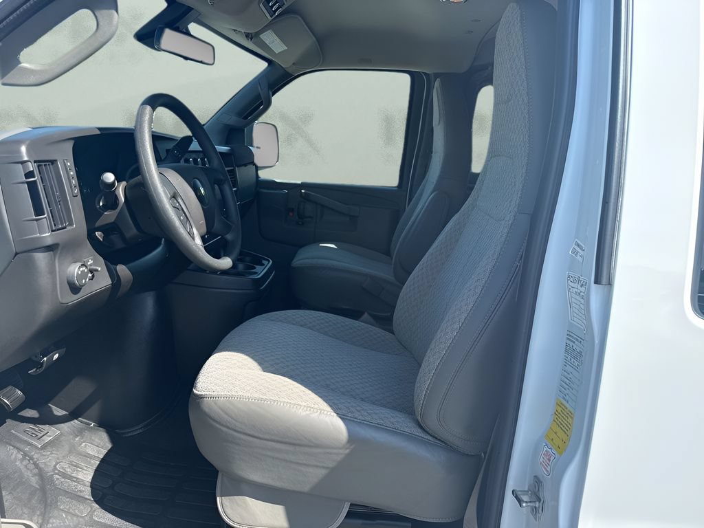 Used 2025 Chevrolet Express 3500 LT w/ LT Preferred Equipment Group RWD image 9