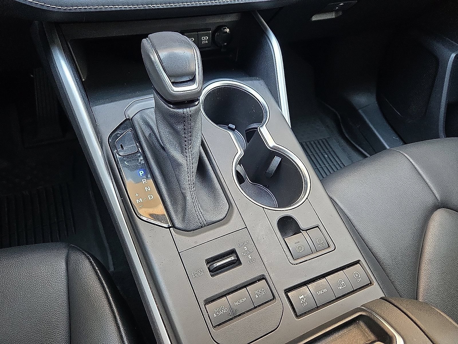 Used 2021 Toyota Highlander XLE AWD/4WD image 30