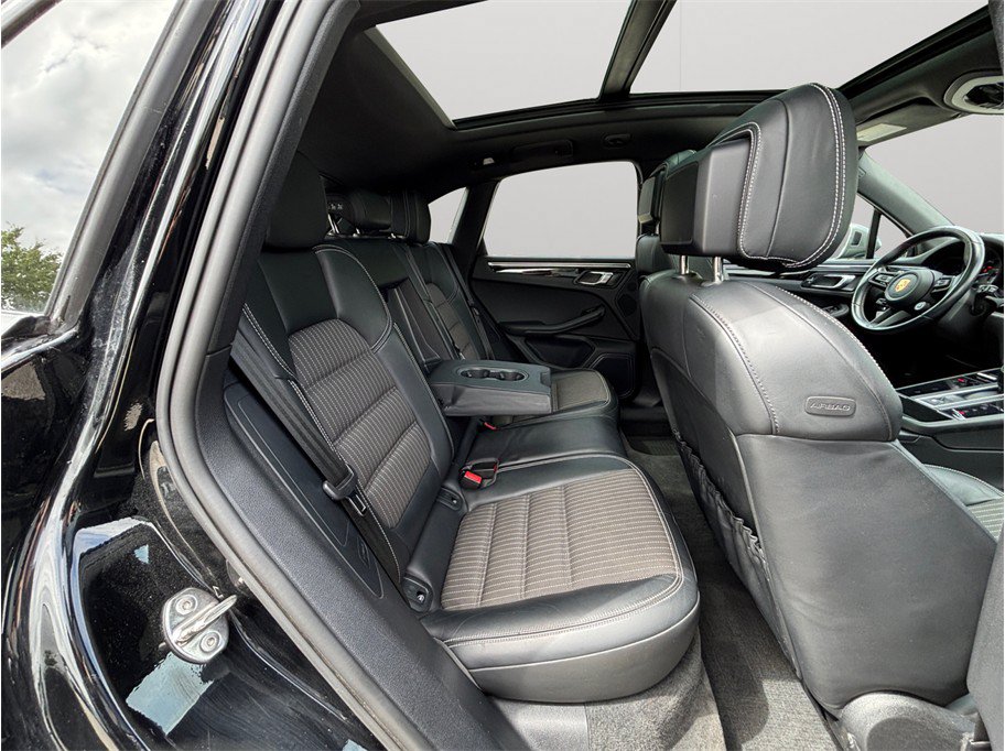 Used 2023 Porsche Macan Turbo AWD/4WD image 43