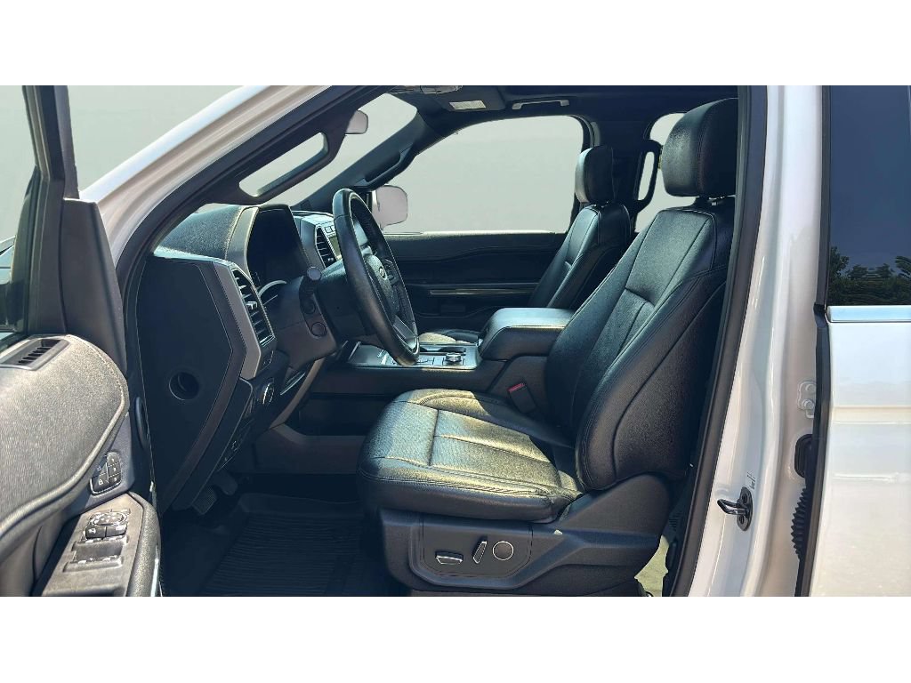 Used 2019 Ford Expedition XLT w/ Equipment Group 202A AWD/4WD image 12