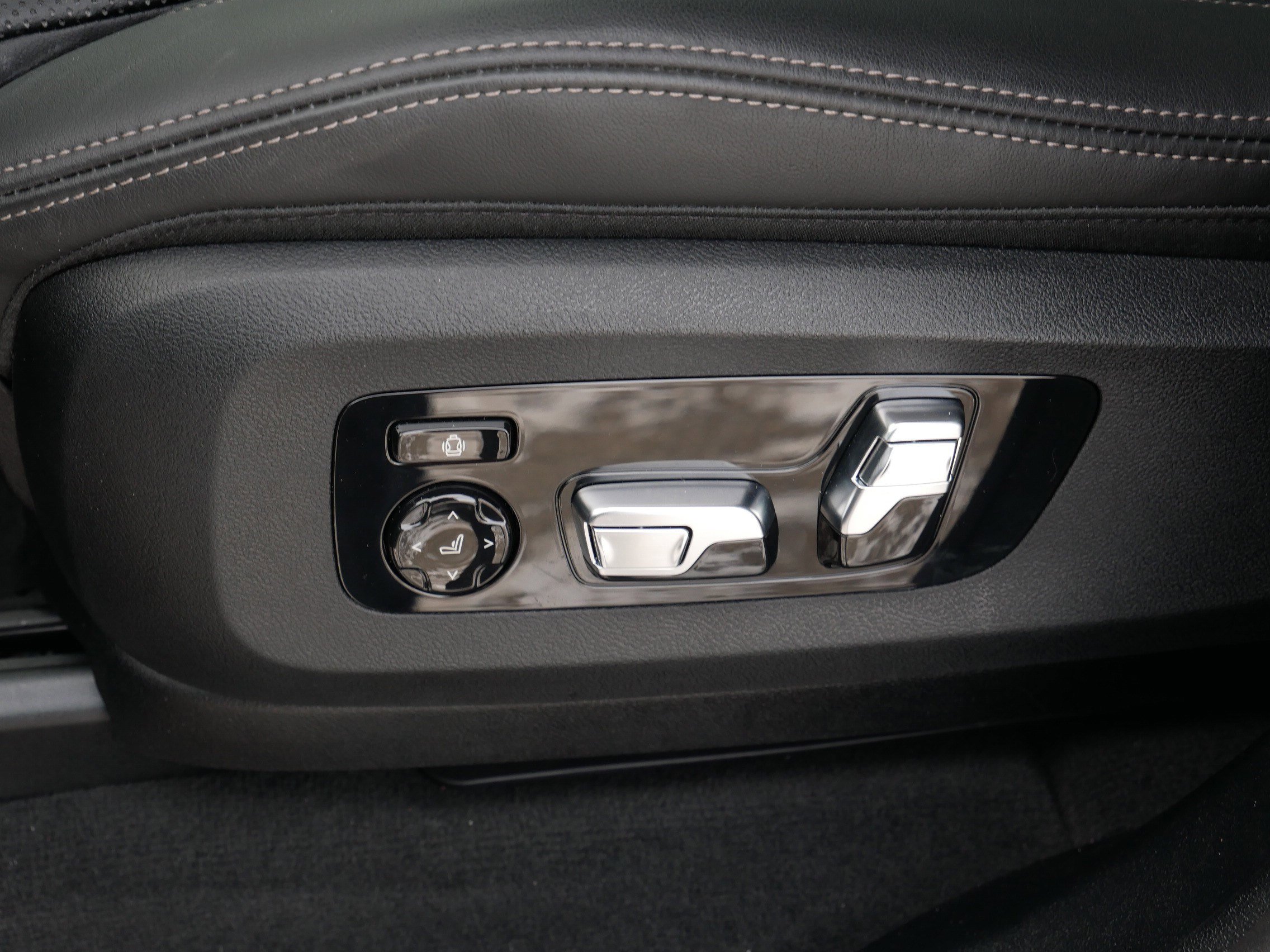 Used 2026 BMW X5 xDrive40i w/ M Sport Package image 19