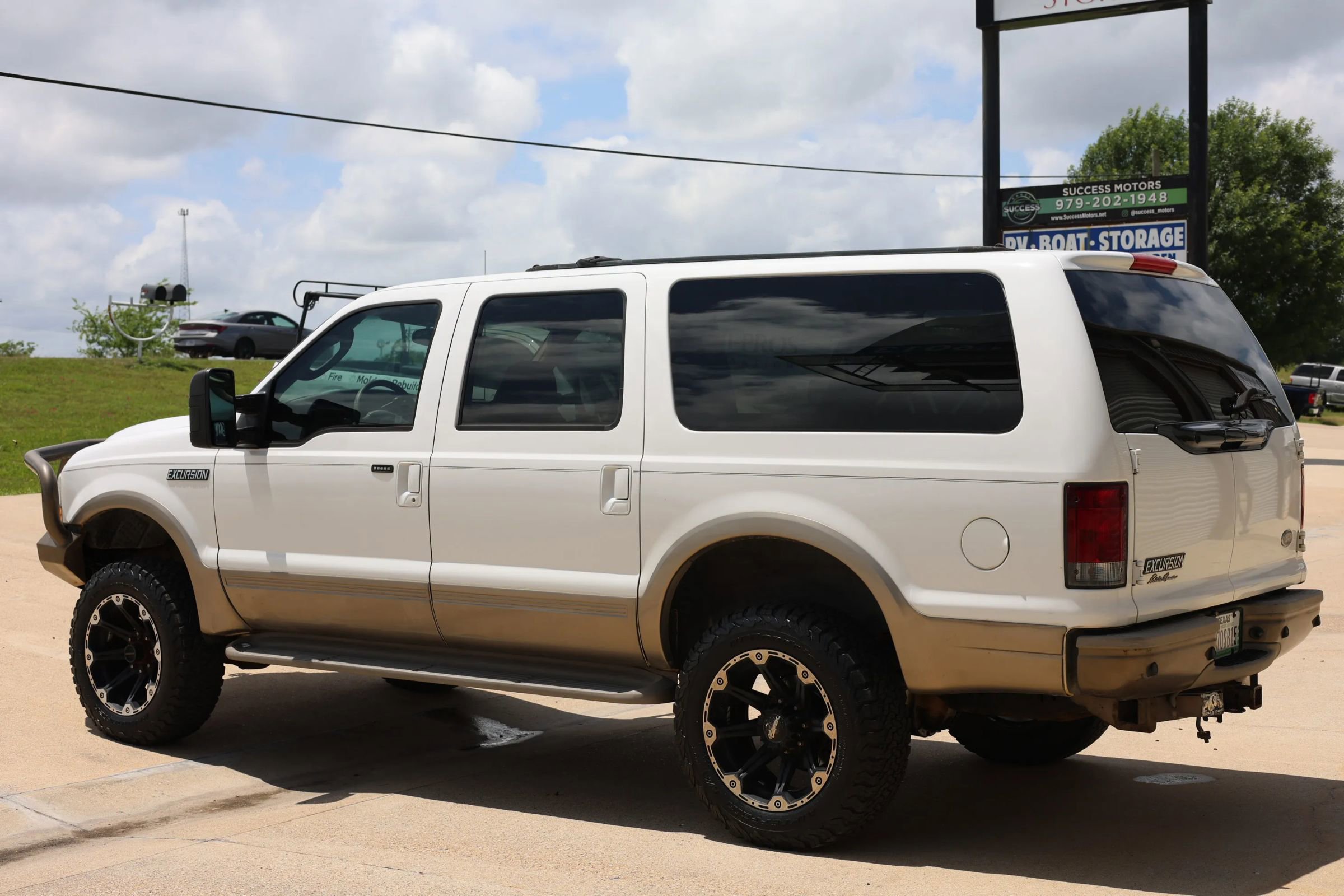 Used 2004 Ford Excursion Eddie Bauer AWD/4WD image 6