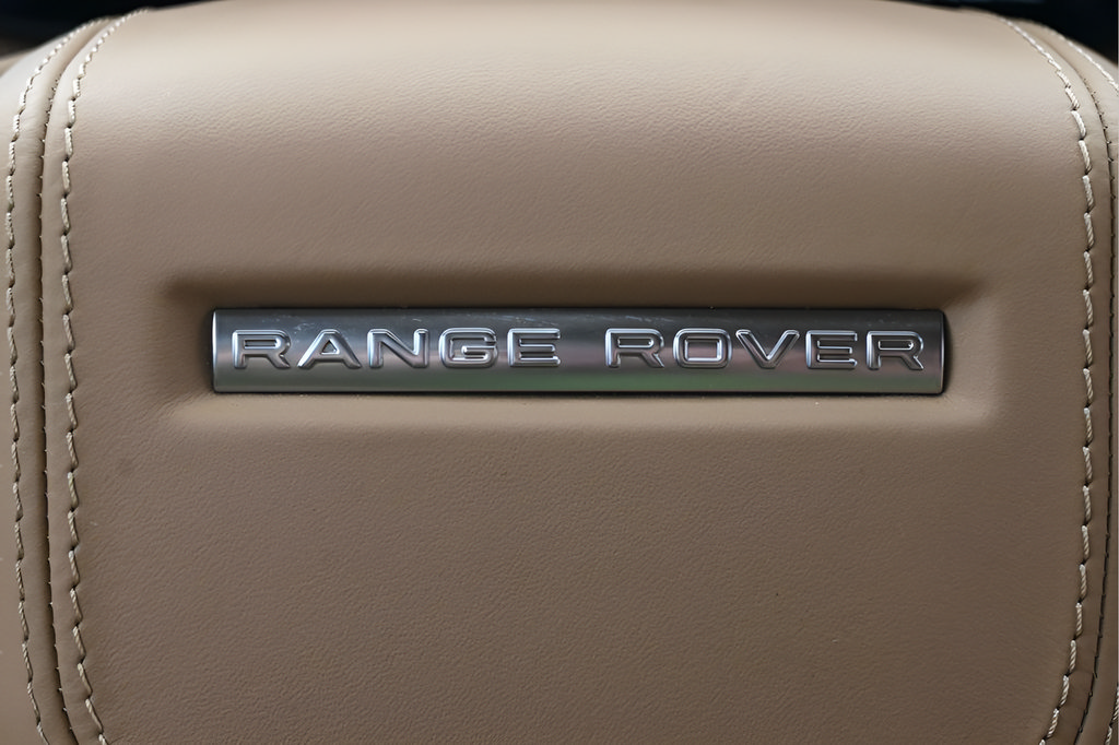 Used 2025 Land Rover Range Rover SE AWD/4WD image 20