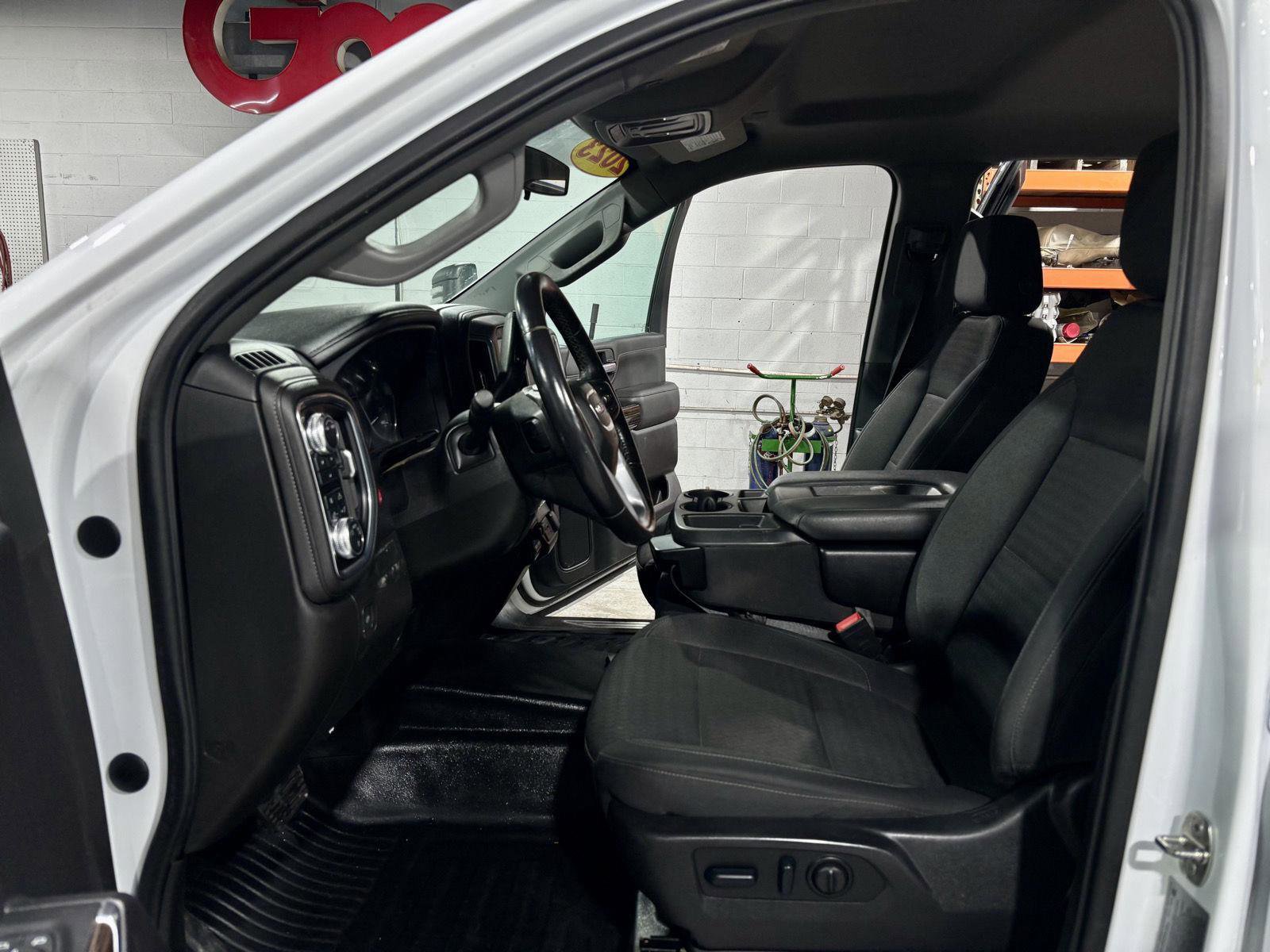 Used 2023 GMC Sierra 2500 SLE w/ SLE Convenience Package image 2