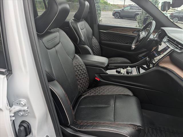 Used 2023 Jeep Grand Cherokee Summit w/ Advanced Protech Group IV AWD/4WD image 14