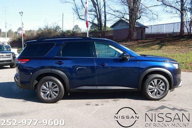Used 2025 Nissan Pathfinder SV image 5