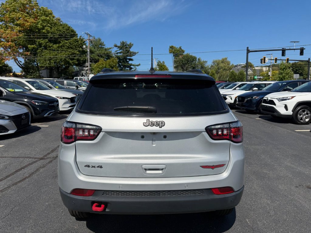 Used 2025 Jeep Compass Trailhawk AWD/4WD image 4