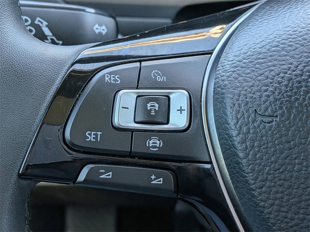 Used 2020 Volkswagen Tiguan SEL image 27