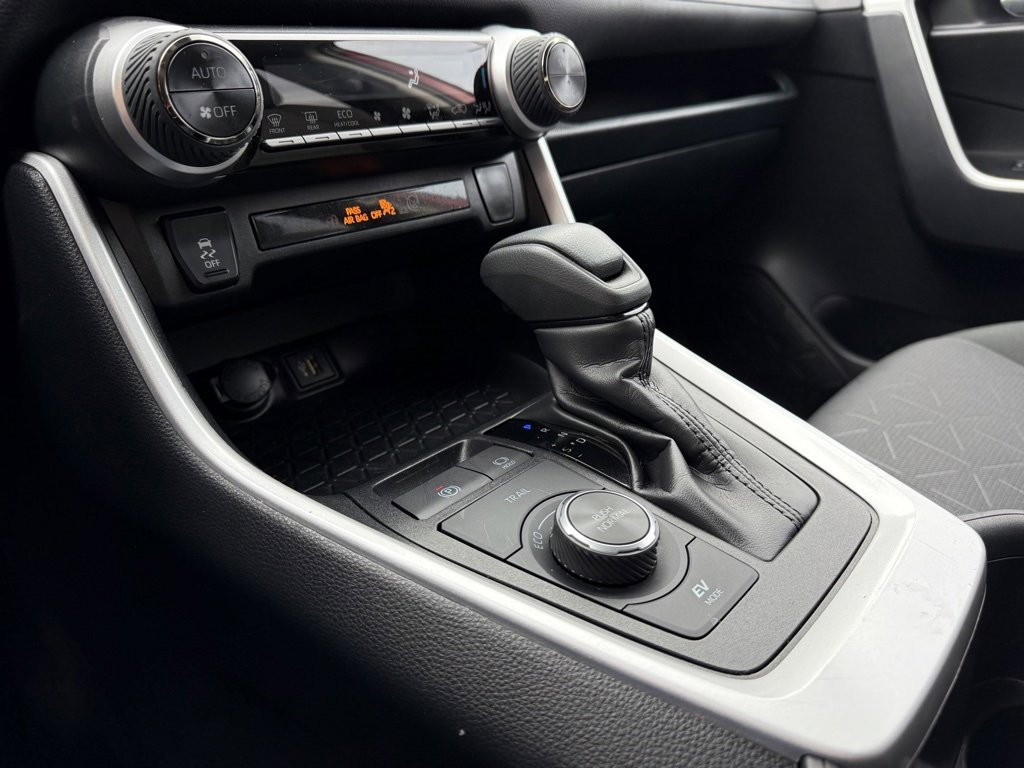 Certified 2025 Toyota RAV4 XLE image 28