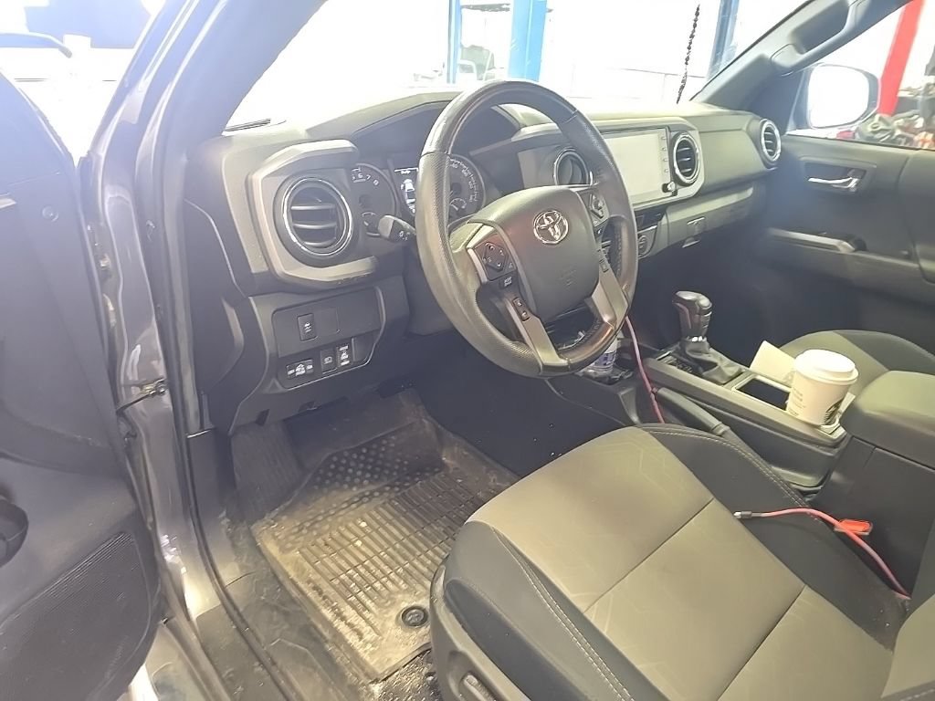 Used 2022 Toyota Tacoma TRD Sport w/ Technology Package AWD/4WD image 7