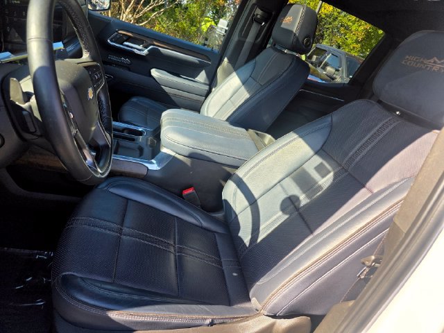 Used 2023 Chevrolet Silverado 1500 High Country w/ High Country Premium Package AWD/4WD image 25
