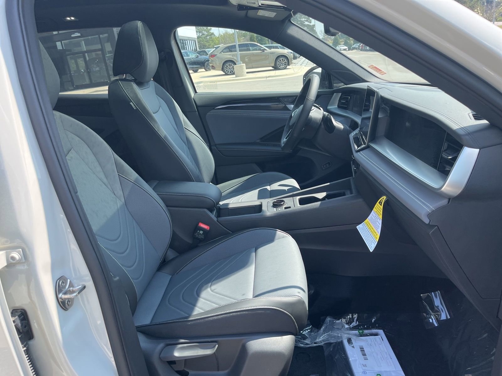 New 2026 Volkswagen Tiguan SE R-Line FWD image 25