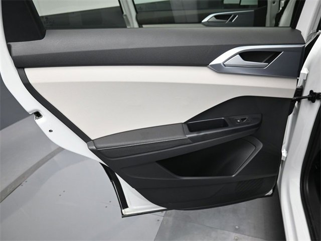 Used 2025 Volkswagen Taos SE w/ Panoramic Sunroof Package image 31