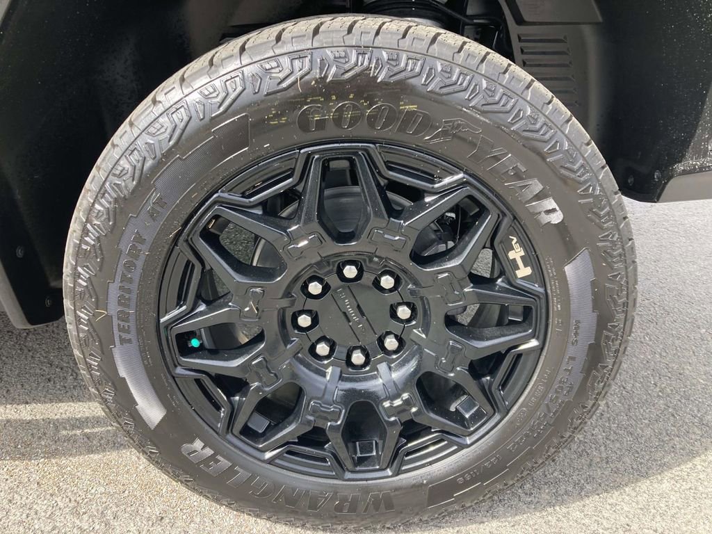 New 2026 GMC Hummer EV 4x4 Crew Cab w/ LPO, Dark Essentials Package image 10