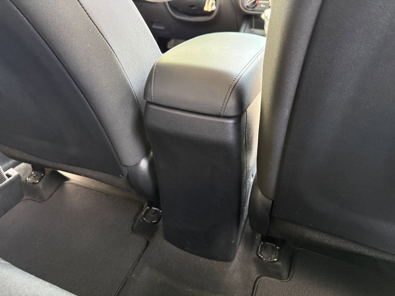 Used 2025 Kia Soul LX w/ LX Technology Package FWD image 23
