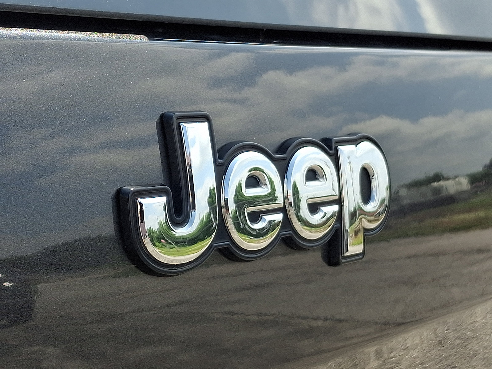 Used 2016 Jeep Cherokee Latitude w/ Safety/Convenience Group AWD/4WD image 32