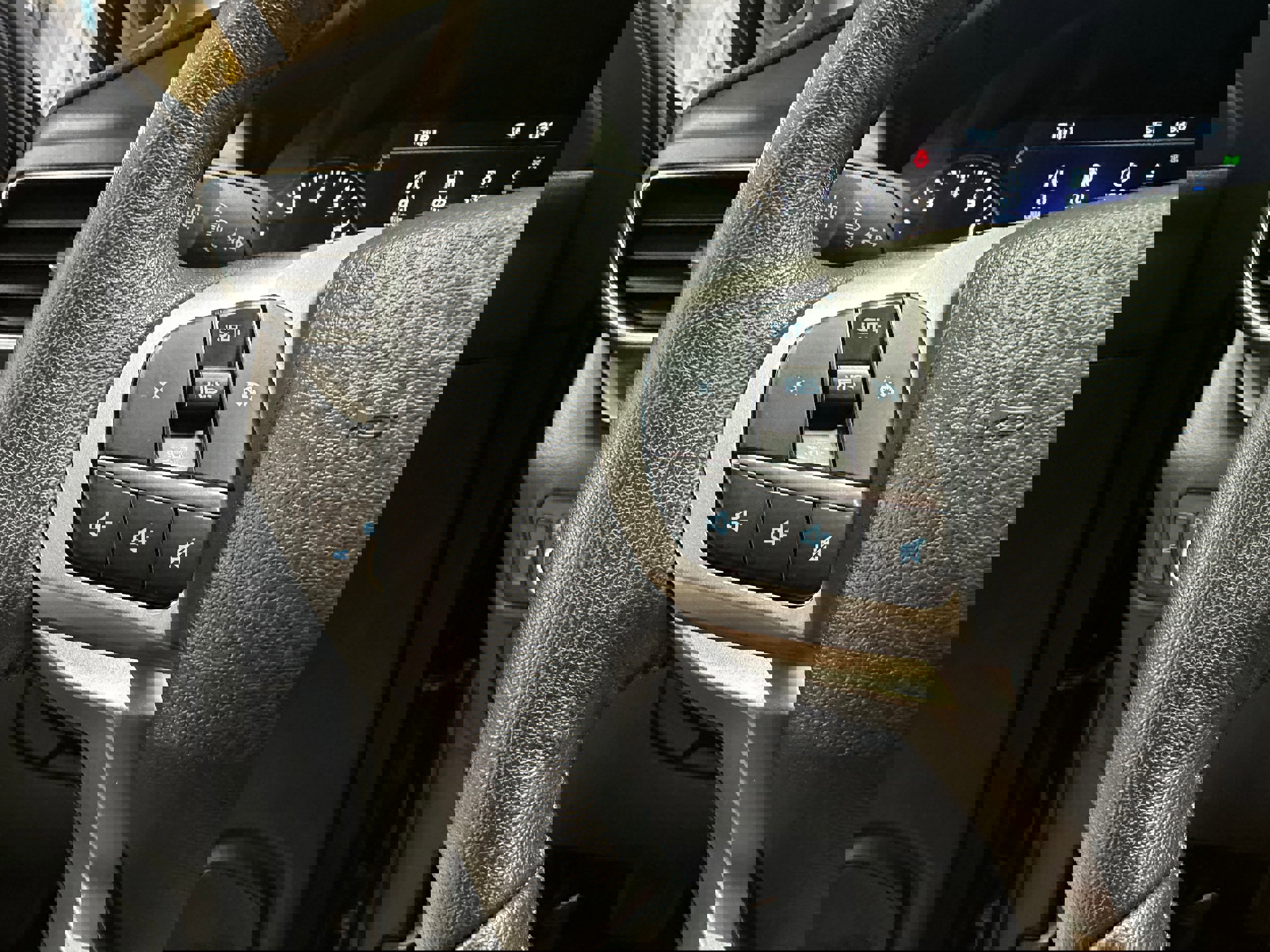 Certified 2023 Ford Explorer XLT w/ Equipment Group 202A image 15