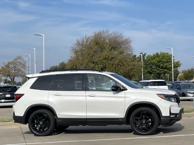 Certified 2024 Honda Passport Black Edition image 3