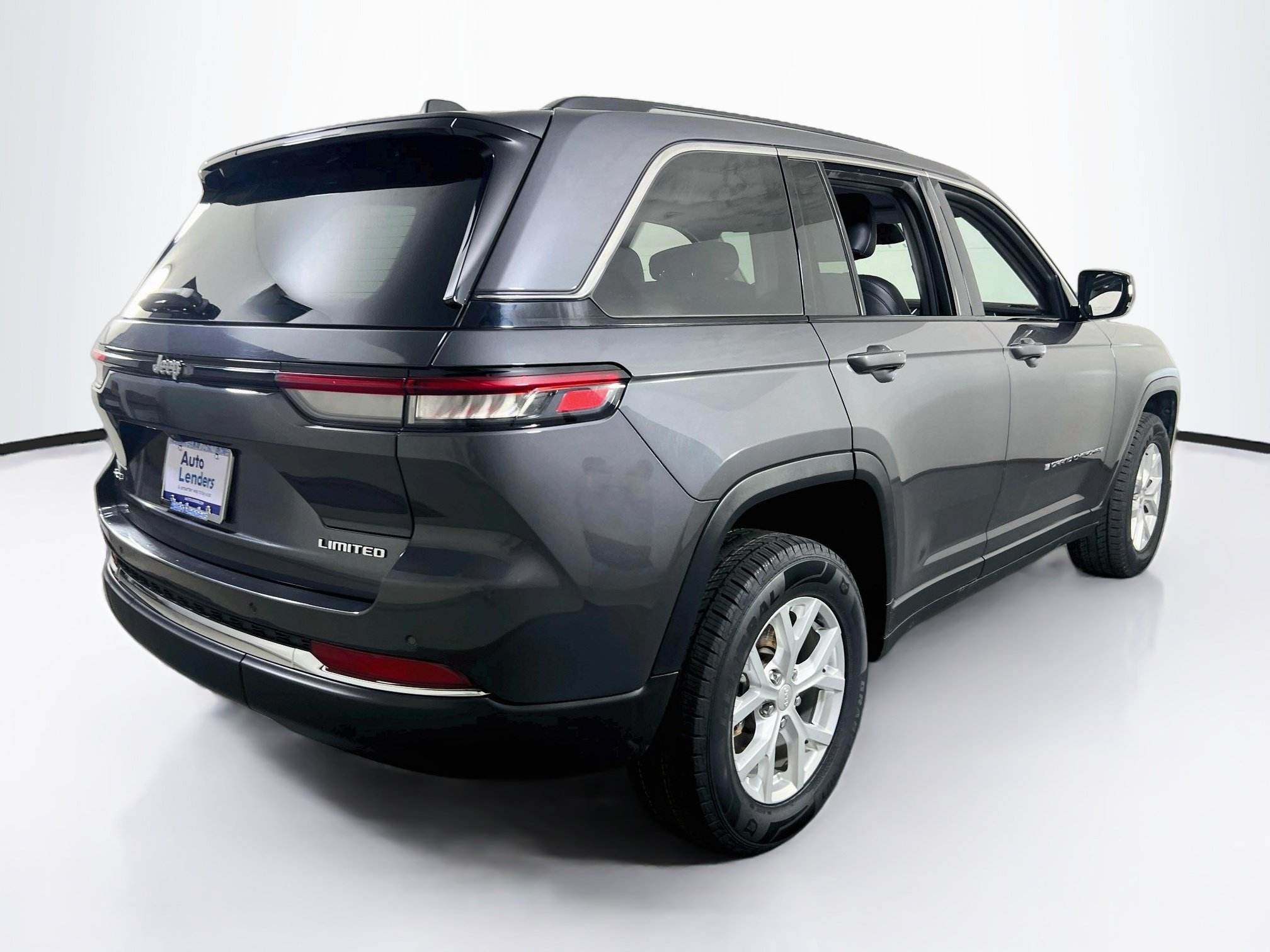 Used 2023 Jeep Grand Cherokee Limited AWD/4WD image 5