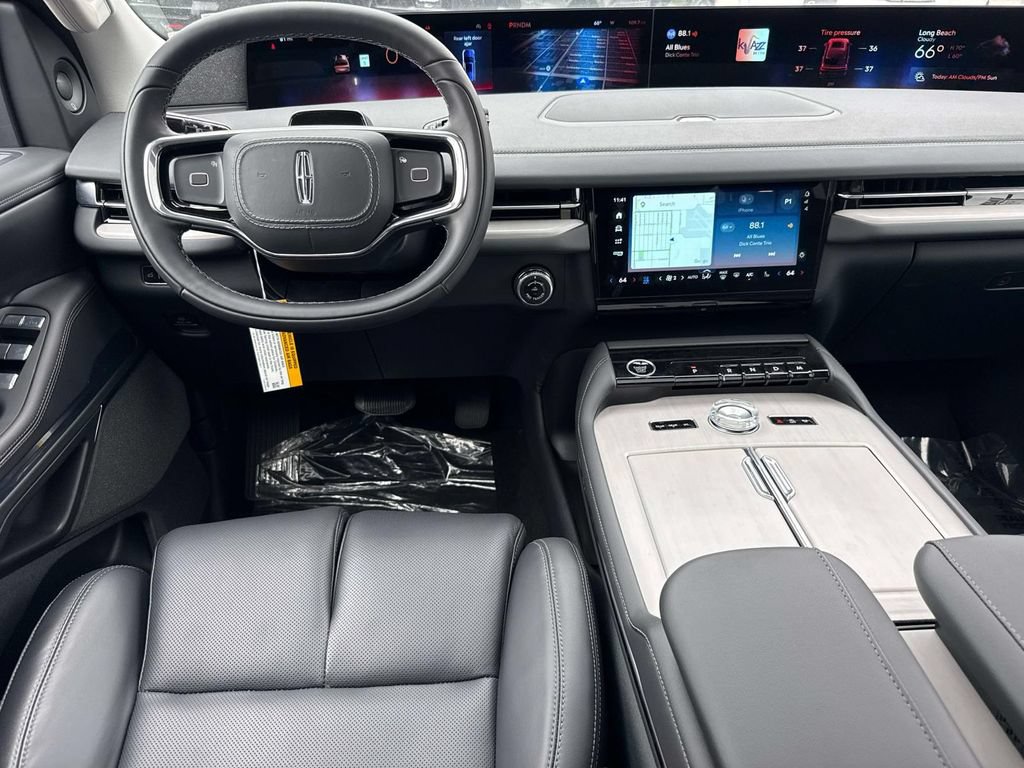 New 2025 Lincoln Navigator Reserve AWD/4WD image 14