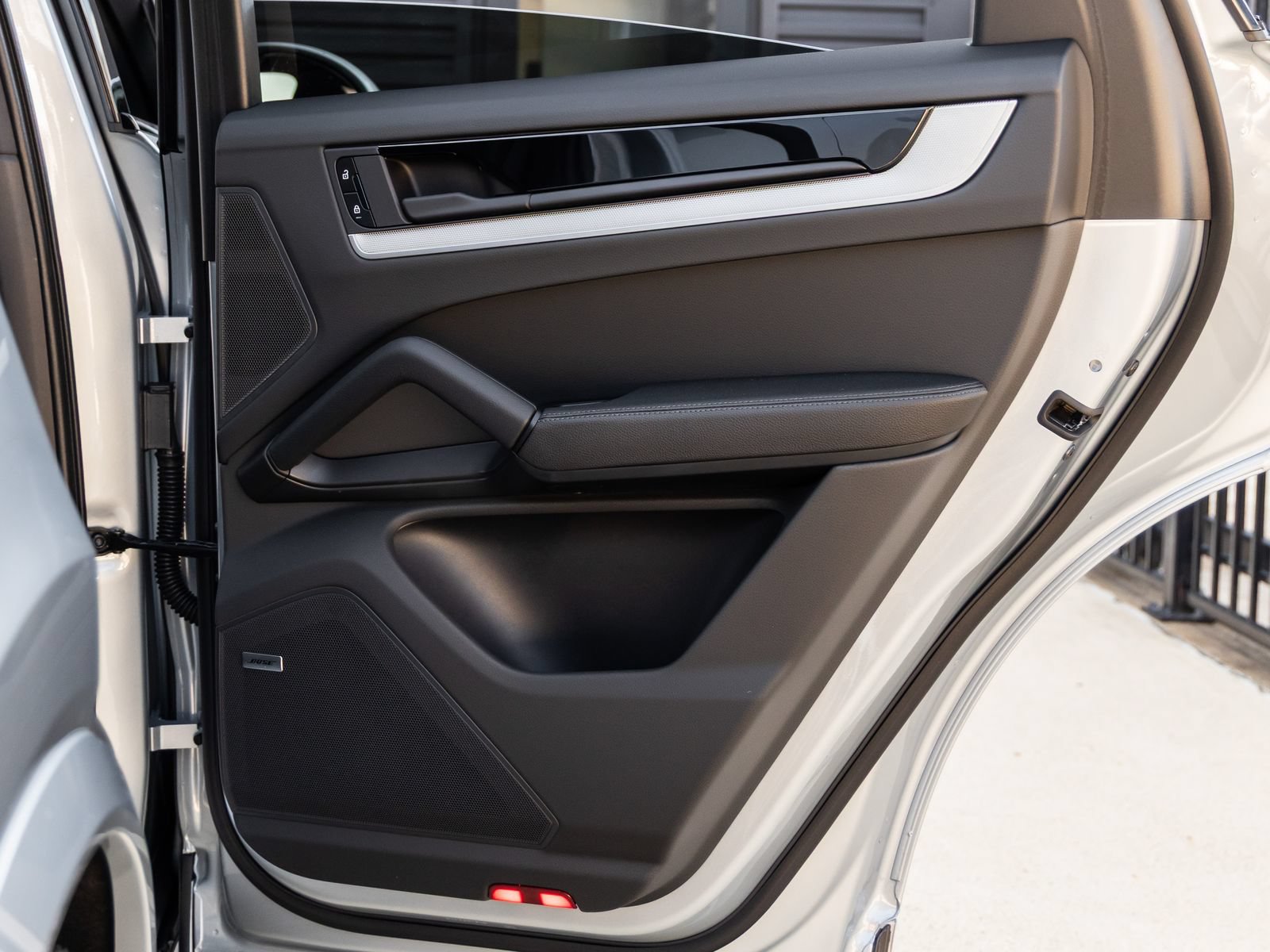 Certified 2026 Porsche Cayenne E-Hybrid Coupe AWD/4WD image 39