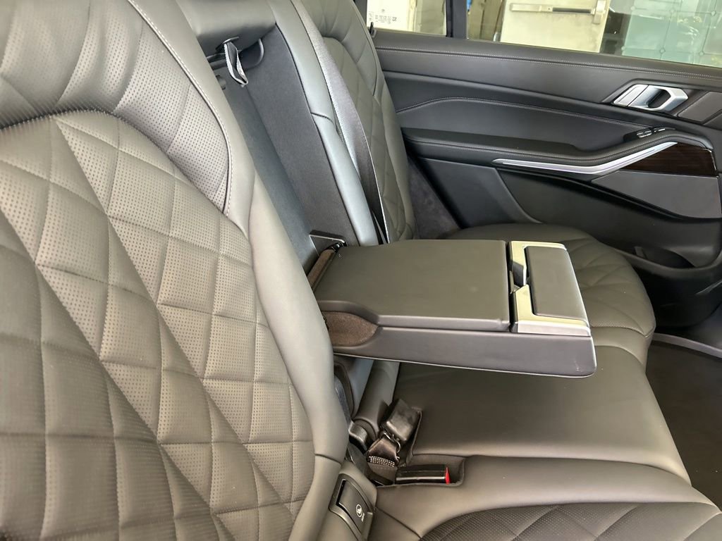 Used 2025 BMW X7 xDrive40i image 33