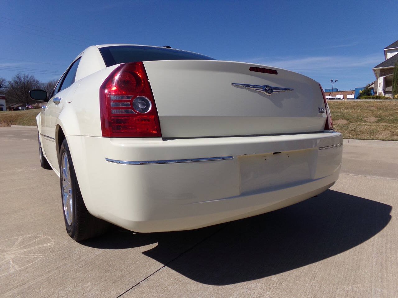 Used 2010 Chrysler 300 Touring RWD image 27