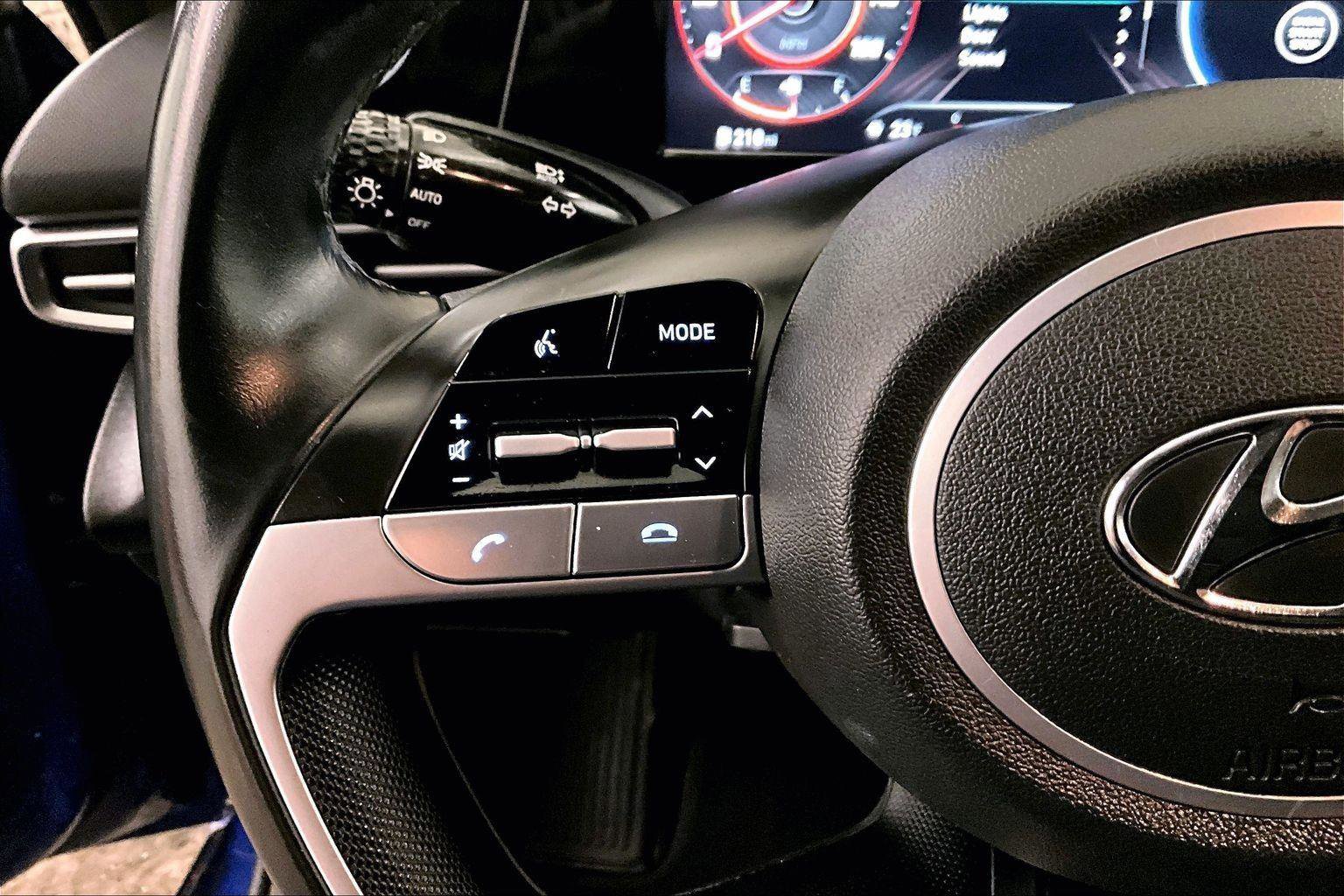 Used 2021 Hyundai Elantra SEL w/ Convenience + Premium Package image 17