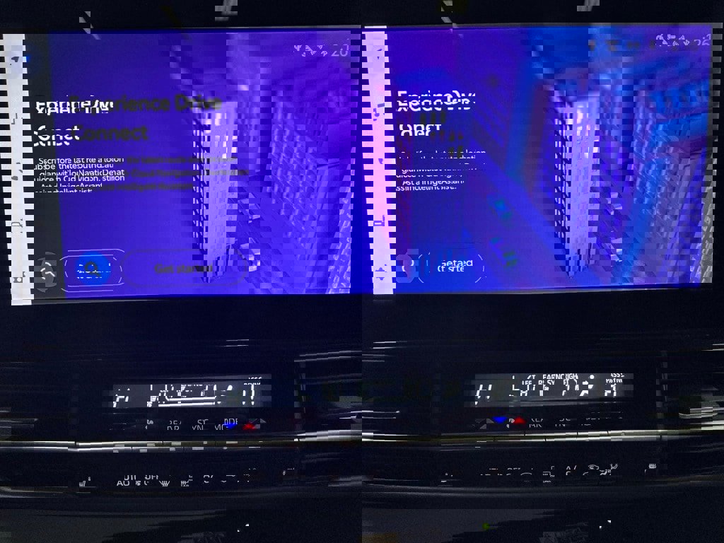 Used 2025 Toyota Sienna XLE image 26