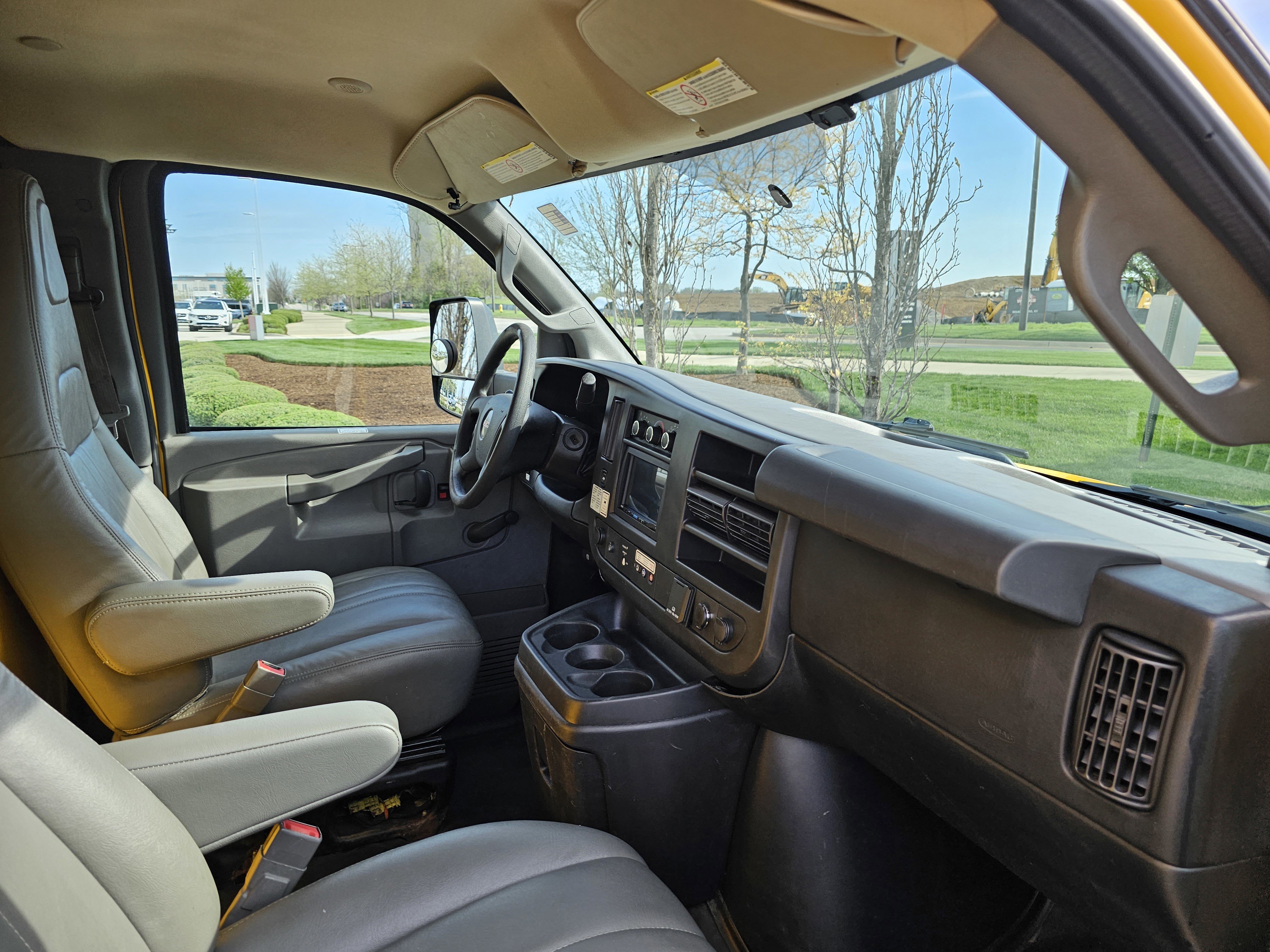Used 2018 GMC Savana 3500 Extended w/ Driver Convenience Package RWD image 19