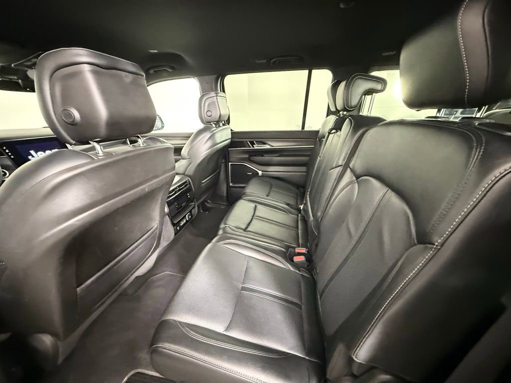 Used 2024 Jeep Wagoneer L Series II w/ Flexible Seating Group image 16