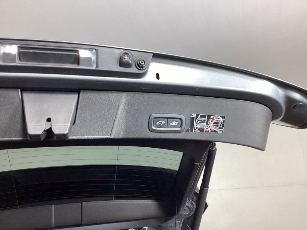 Used 2019 Volvo XC40 T5 Momentum image 31