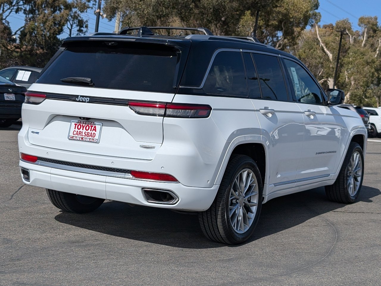 Used 2023 Jeep Grand Cherokee Summit w/ Advanced Protech Group IV AWD/4WD image 13