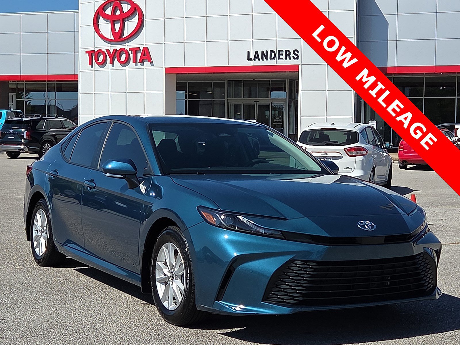 Used 2026 Toyota Camry LE w/ Convenience Package FWD image 1