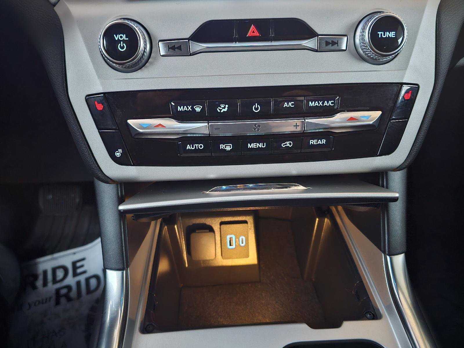 Used 2024 Ford Explorer XLT w/ Equipment Group 202A image 26