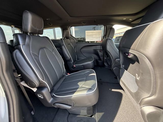 New 2026 Chrysler Pacifica Limited FWD image 38