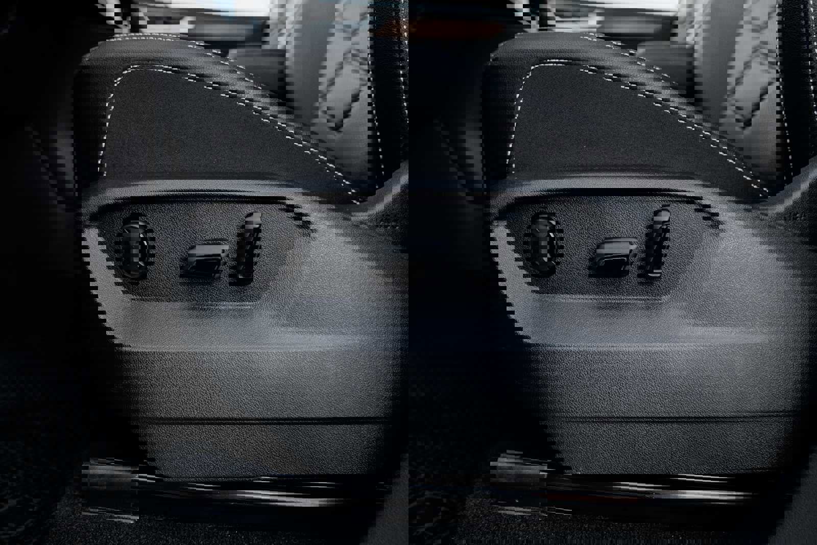 Used 2025 Volkswagen Atlas SE image 20