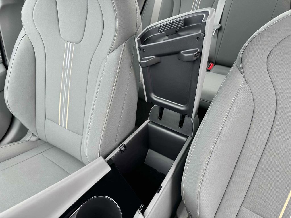 New 2025 Hyundai Elantra SEL image 18