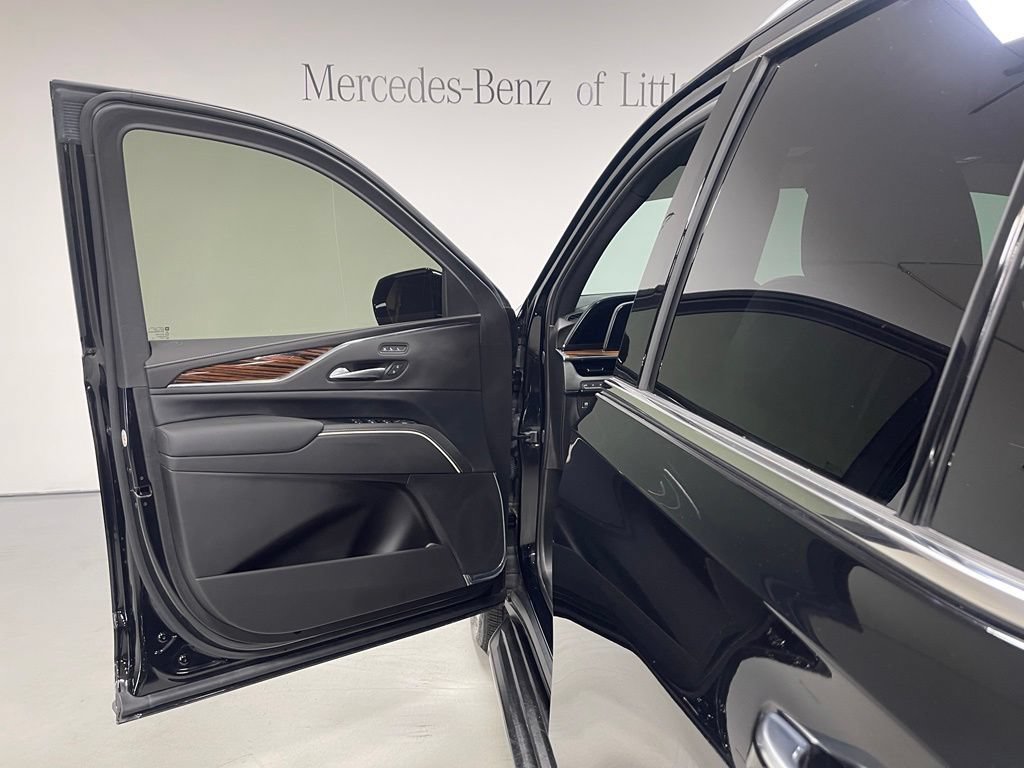Used 2024 Cadillac Escalade Premium Luxury AWD/4WD image 17