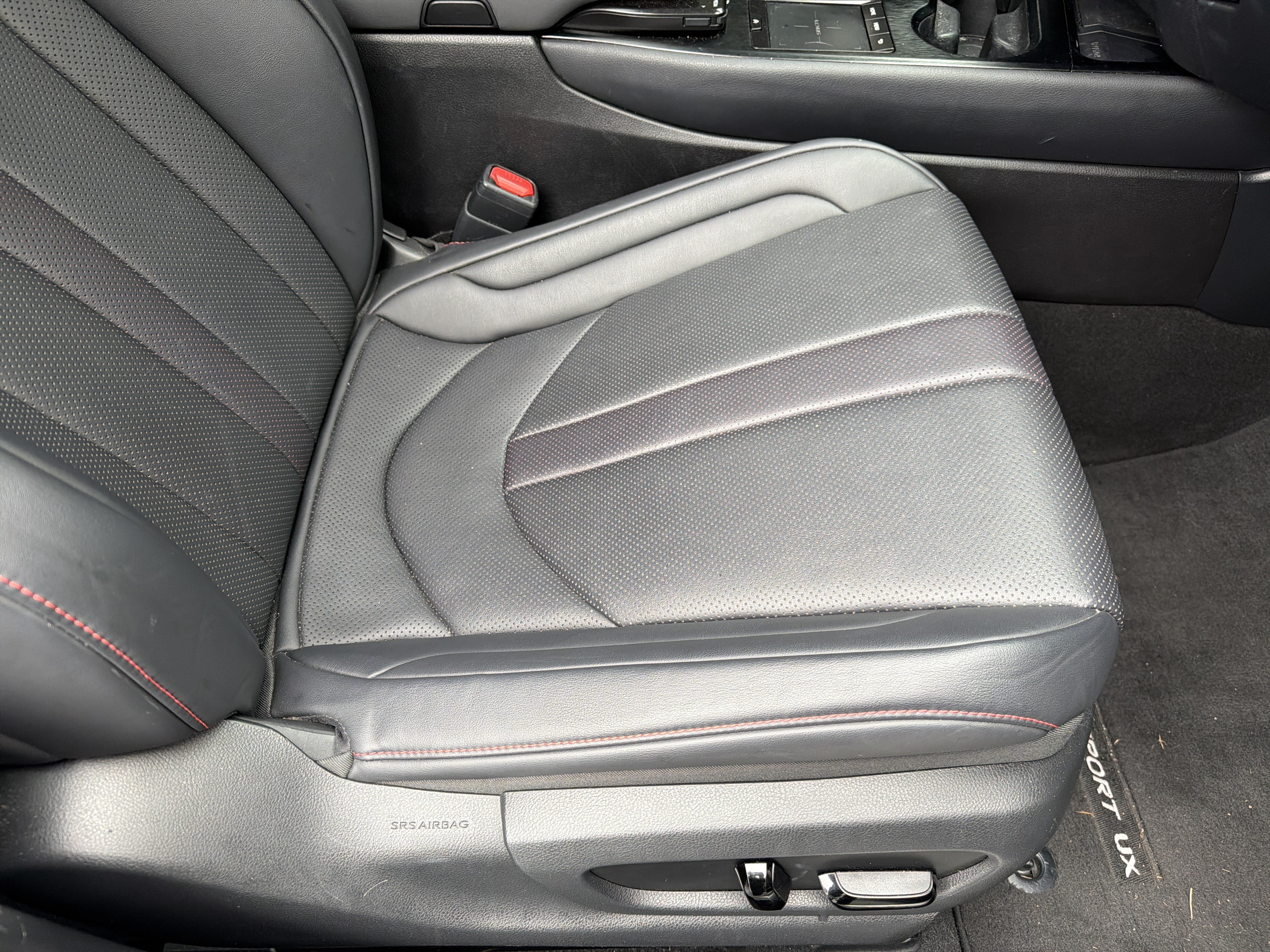 Used 2019 Lexus UX 200 F Sport w/ F Sport Premium Package FWD image 5
