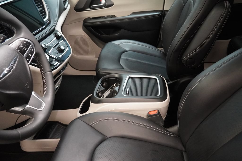 Used 2024 Chrysler Pacifica Limited FWD image 7