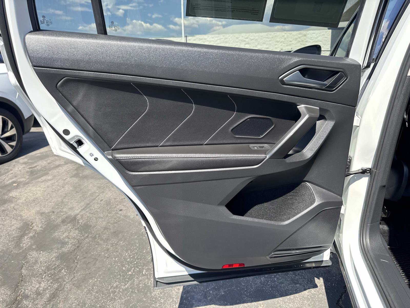 Certified 2023 Volkswagen Tiguan SE FWD image 24