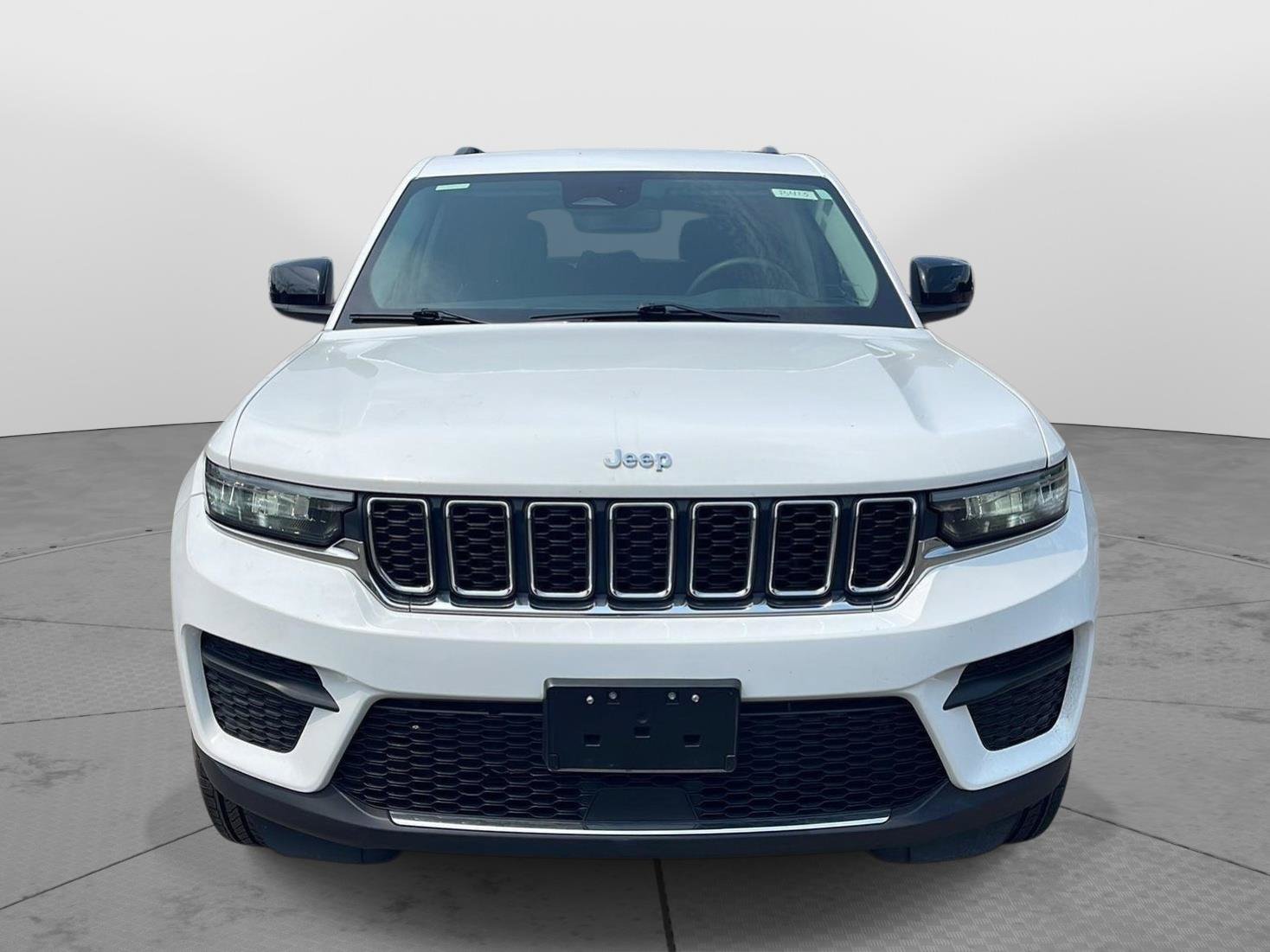 Used 2023 Jeep Grand Cherokee Laredo AWD/4WD image 8